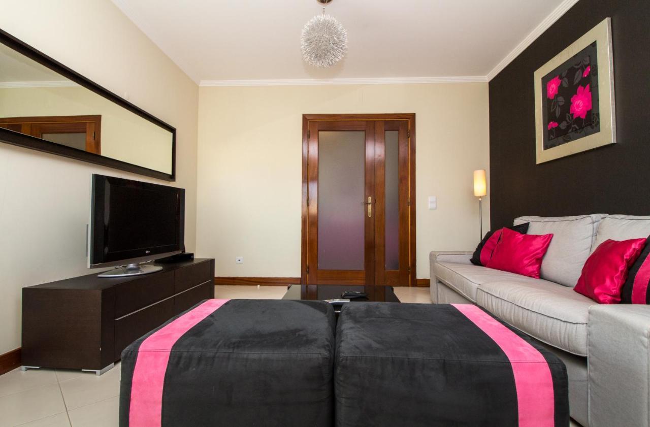 Family Apartment - Pool And Garden & Playground & Beach & Αλμπουφέιρα Εξωτερικό φωτογραφία