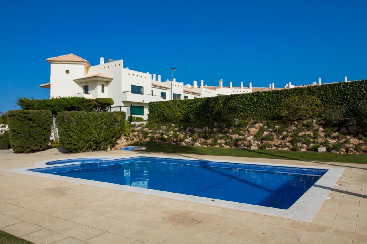Family Apartment - Pool And Garden & Playground & Beach & Αλμπουφέιρα Εξωτερικό φωτογραφία