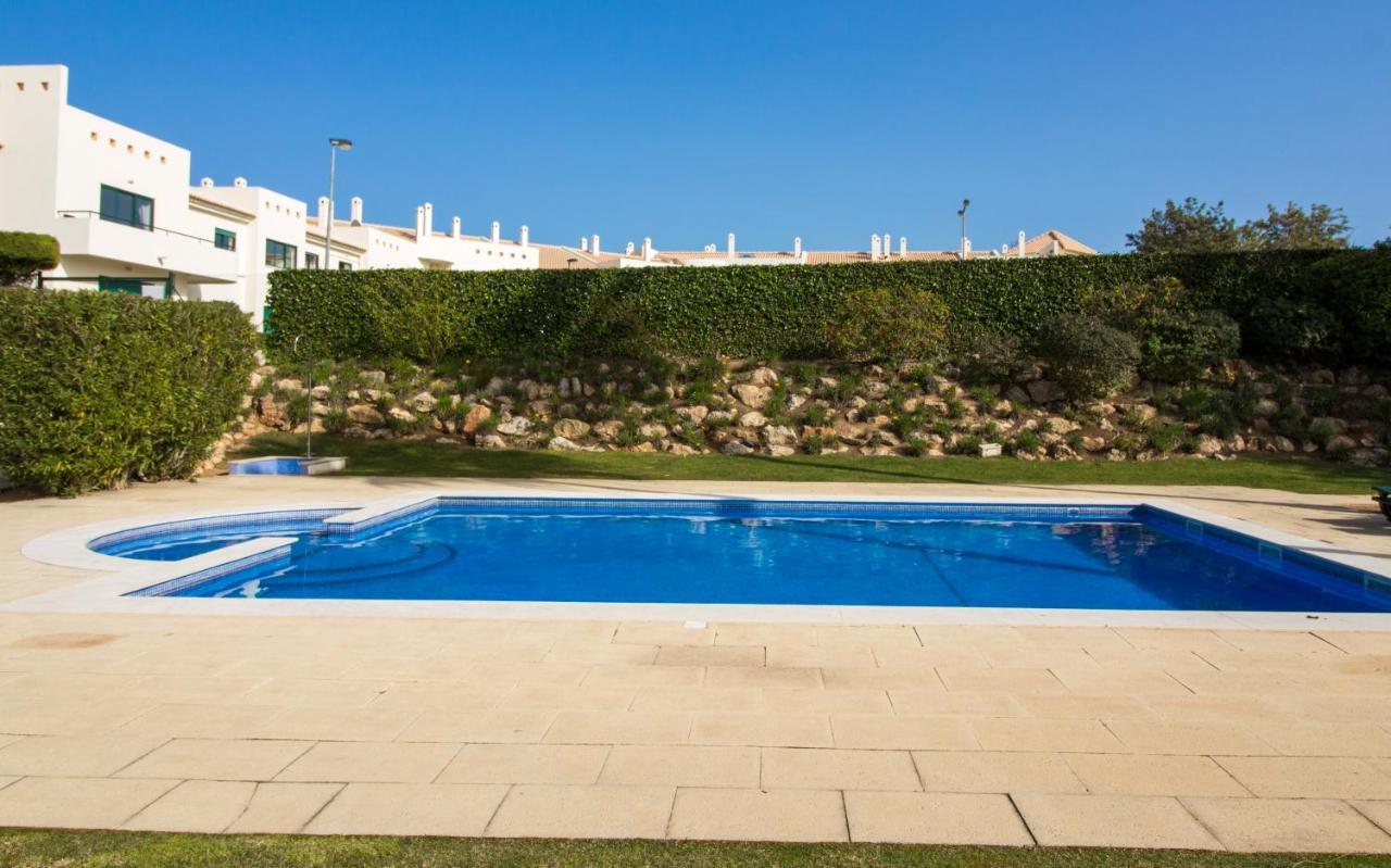 Family Apartment - Pool And Garden & Playground & Beach & Αλμπουφέιρα Εξωτερικό φωτογραφία